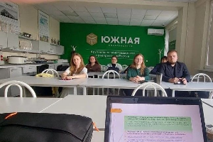 Студенты стройотрядов осваивают благородную профессию — «Обработчик винного сырья»!